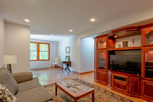 Building Photo - 386 Leroux Rd