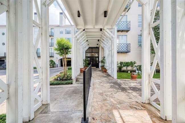 Building Photo - 2333 Bering Dr