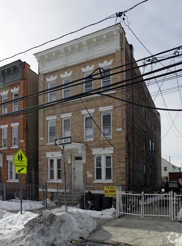 47 Grant Ave, Jersey City, NJ 07305 Apartments in Jersey City, NJ