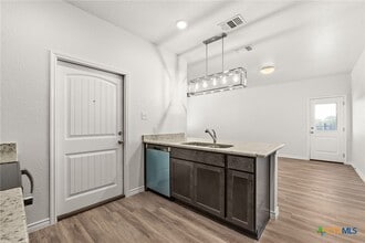 Building Photo - 102 Levi Ct