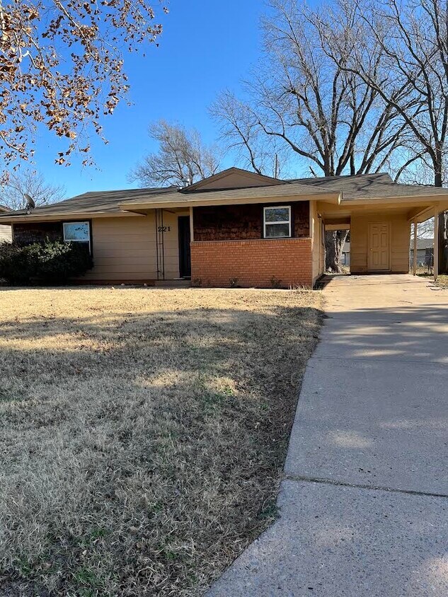 221 Hoover Cir, Elk City, OK 73644 House for Rent in Elk City, OK