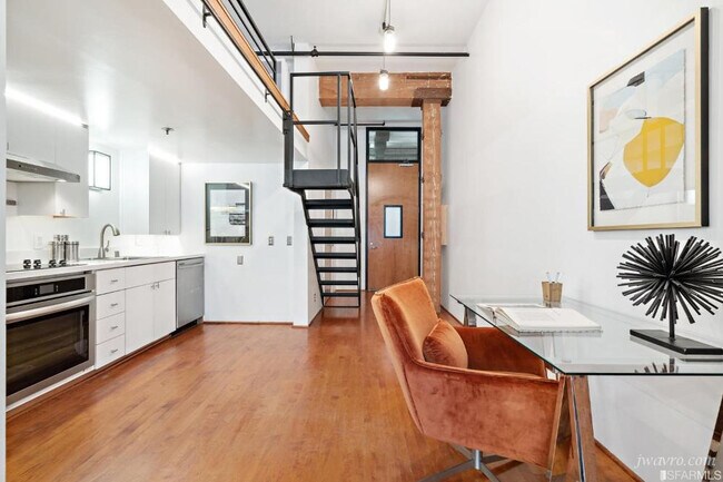 Building Photo - 461 2nd St
