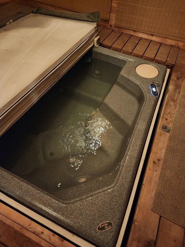 Foto del edificio - 3 BEDROOM HOME SOUTH SIDE OF SHELTON!