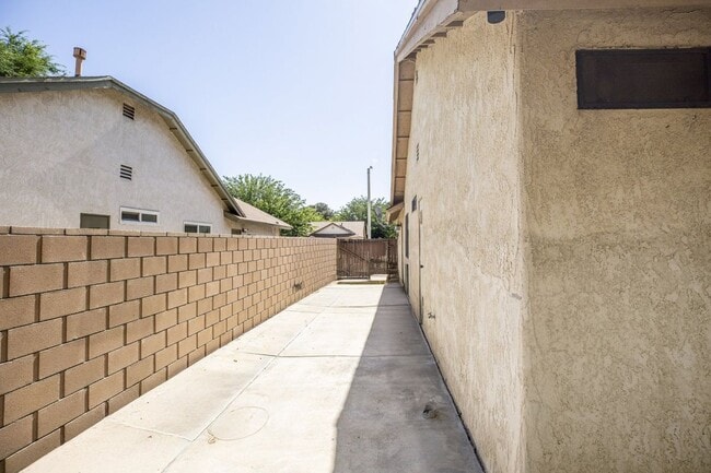 Foto del edificio - 43111 Weyand Ct