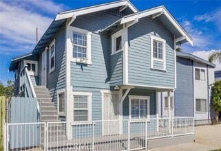 Building Photo - 1007 Lewis Ave