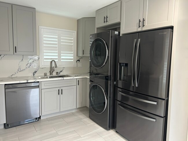 Kitchen - 111 E 13th St
