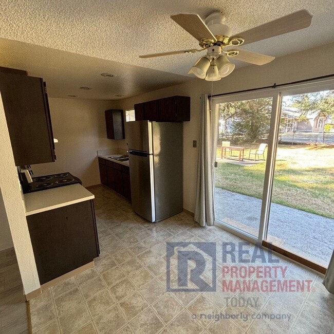 Building Photo - Charming 2-Bedroom Home with Modern Upgrad...