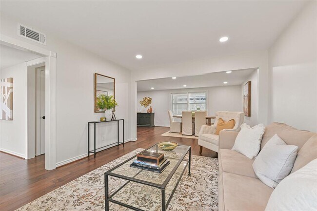 Foto del edificio - 2511 Blue Willow Dr