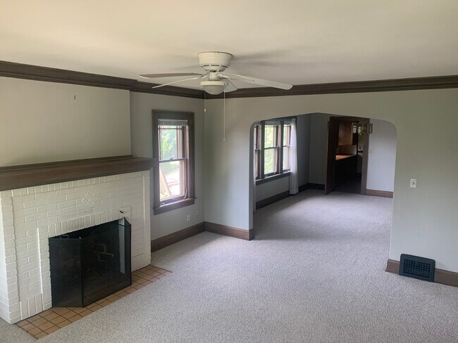 Building Photo - 209 S Highland Ave