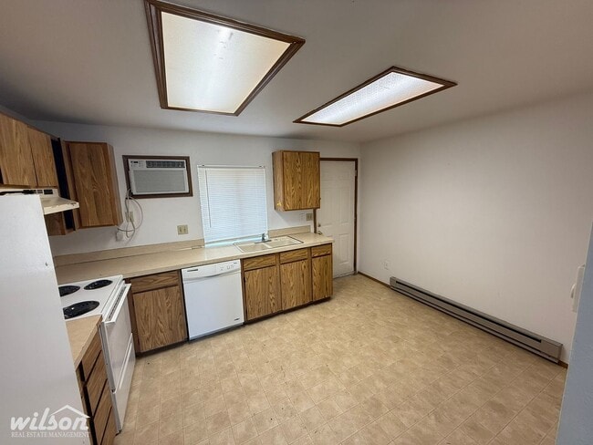 Building Photo - 1206 Voelker Ave