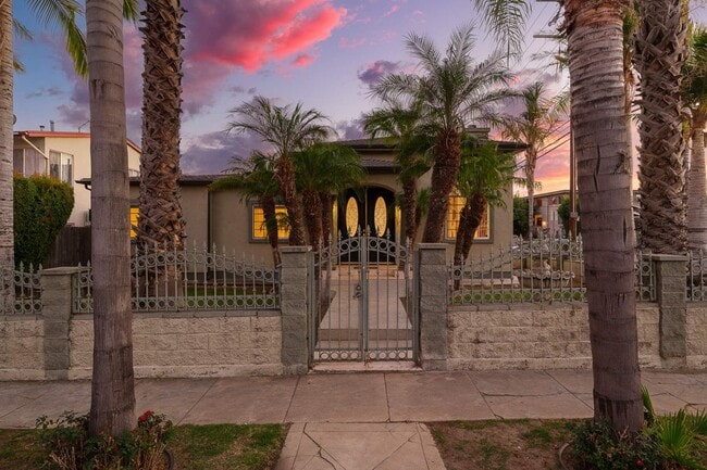 Foto del edificio - 4356 Kingswell Ave