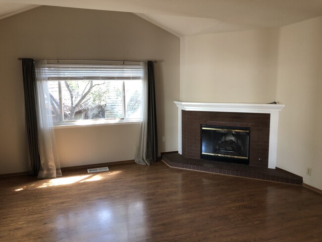 Building Photo - 1586 Camden Oaks Ct