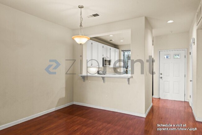 Foto del edificio - 905 Sunrose Terrace