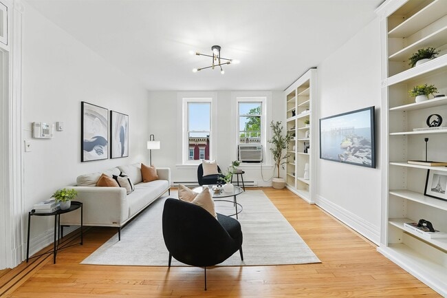 Foto del edificio - 821 Washington St