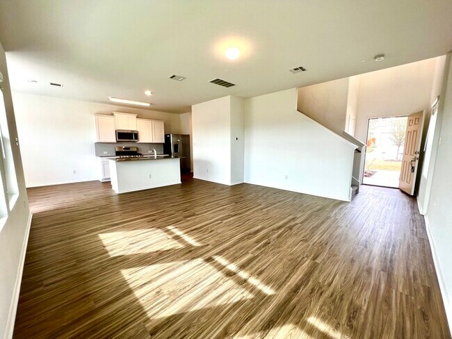 Building Photo - Beautiful 3 beds 2.5 baths in Lago Vista