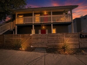 Building Photo - 2103 Rosewood Ave