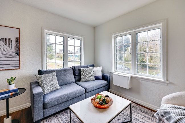 Building Photo - 717 Franklin St