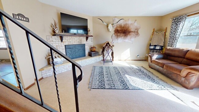 Building Photo - Well-maintained Duplex