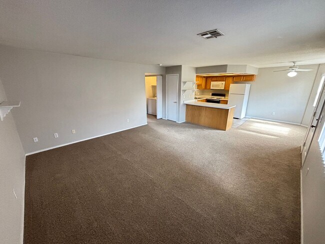 Foto del edificio - Beautiful 2BED/2BATH Condo near The Lakes