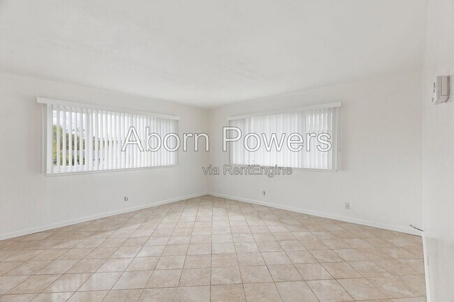 Foto del edificio - 4449 Riverside Blvd