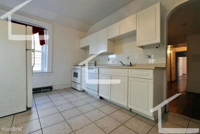 Foto del edificio - 3 br, 1 bath House - 184 Naples Rd Apt 2