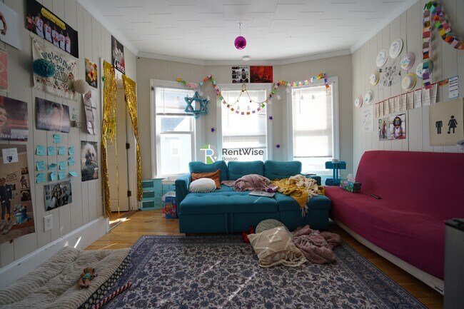 Building Photo - 27 Emery St