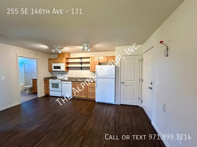 Building Photo - Top Floor 2 Bedroom!