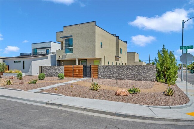 Building Photo - New 3 Bd, 3 Bth, Studio Casita, Strip View...