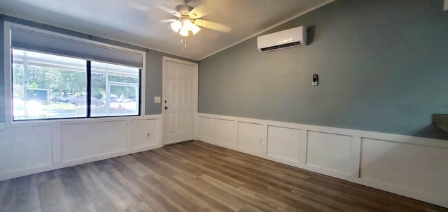 Building Photo - 560 7th Pl