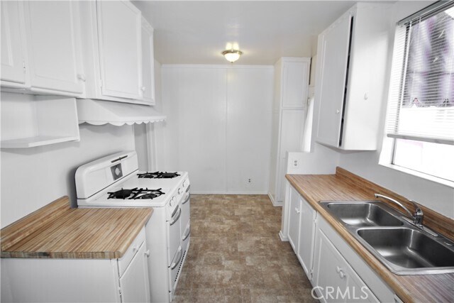 Building Photo - 5117 Hesperia Ave