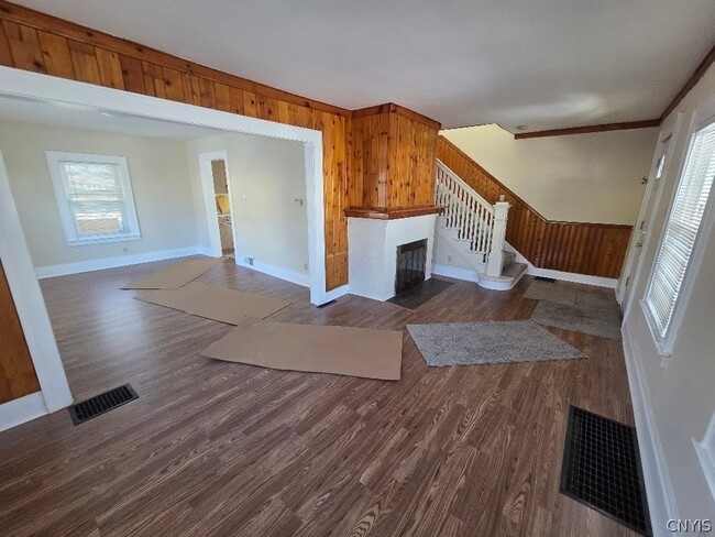 Building Photo - 210 N Midler Ave