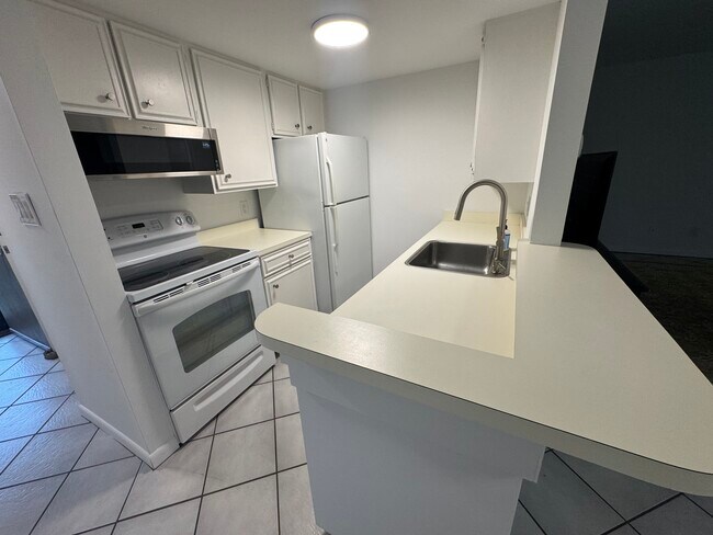 Building Photo - 800 St Andrews Dr