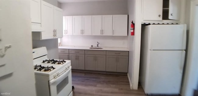 Building Photo - 3 br, 1 bath  - 61 S Munn Ave Apt 202