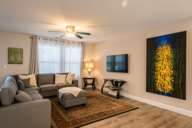 Foto del edificio - 19 Zanes Cove Rd