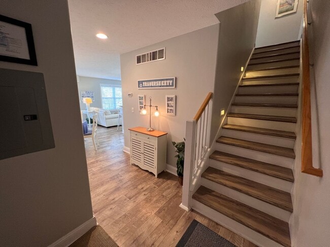 Foto del edificio - Stylish Downtown Traverse City Condo – Ful...