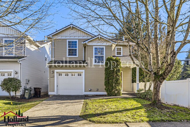 Building Photo - Cozy Two-Level Home in Hillsboro with a Fe...