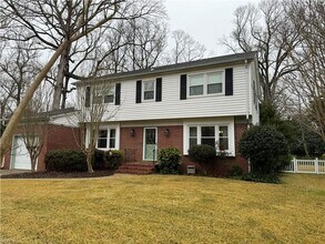 Building Photo - 3716 S Queensgrove Cir