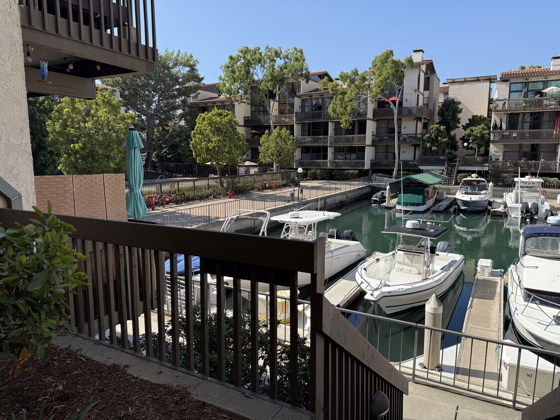 Foto principal - 9125 Marina Pacifica Dr