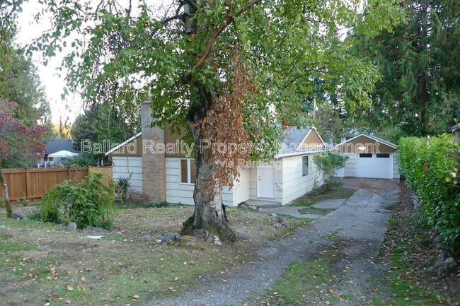 Building Photo - 2127 N 160th St