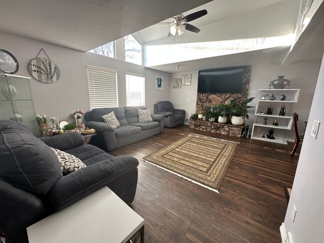 Building Photo - 7063 Pepperidge Cir