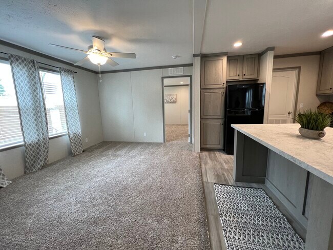 Foto del edificio - 5154 Rhine Dr