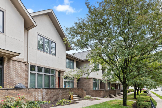 Foto del edificio - Rainbow Townhomes