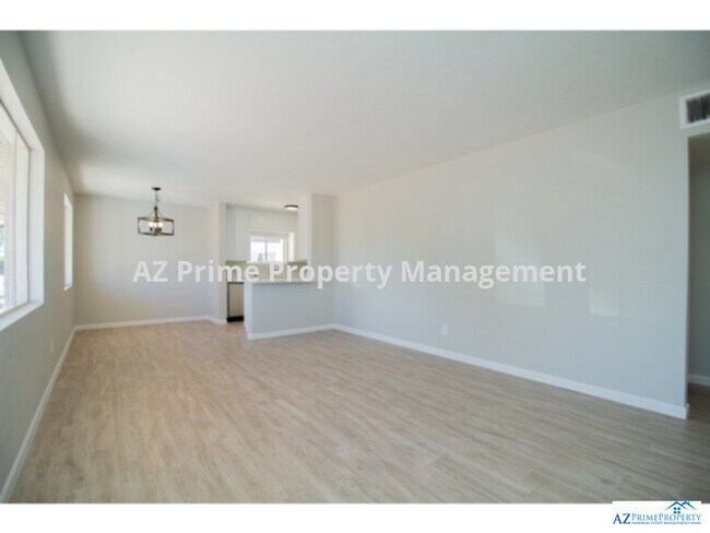 Building Photo - 1140 W 7th St