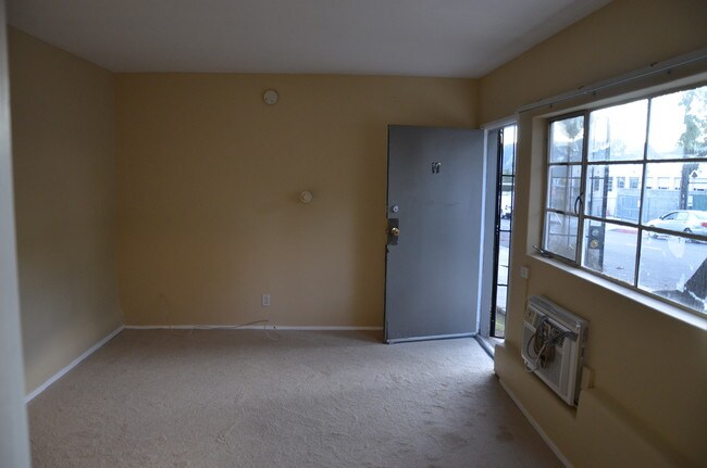 Foto del edificio - 634 Glenwood Rd