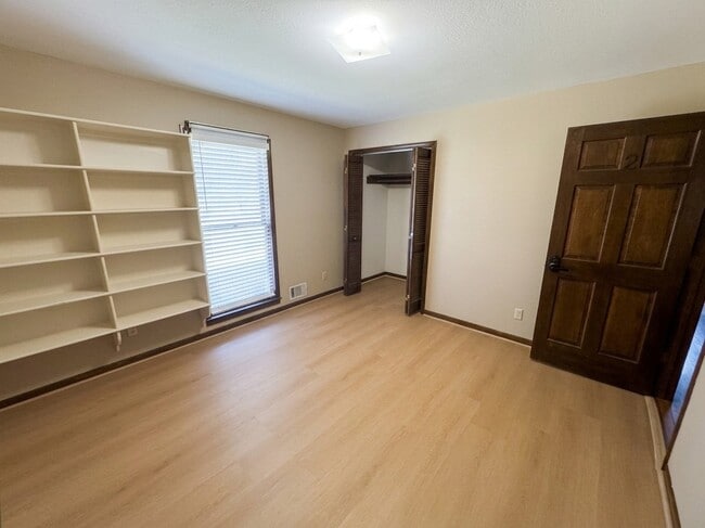 Building Photo - 5545 Little Bear Dr