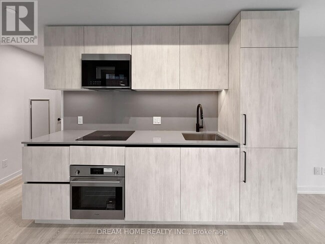 Building Photo - 35 Parliament St