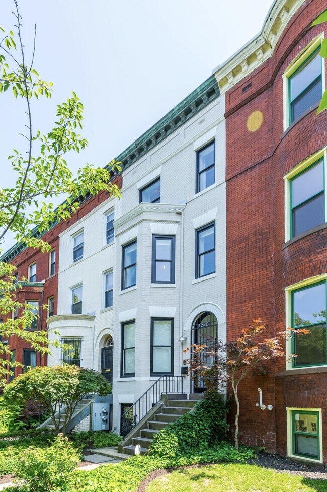 Foto del edificio - 1248 Irving St NW