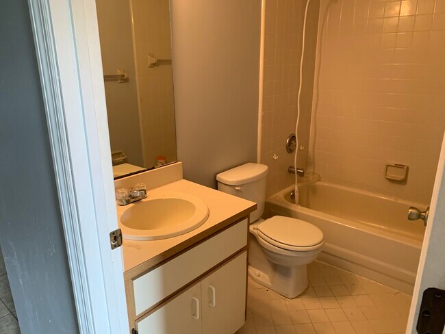 Foto del edificio - 33 Fernwood Lane