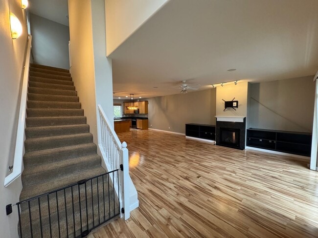 Building Photo - 3 Bed, 2.5 Bath Condo in Eagle River