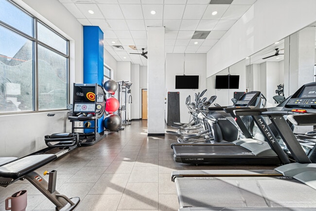 MWW_9105 - Yugo The Sydney at Dinkytown